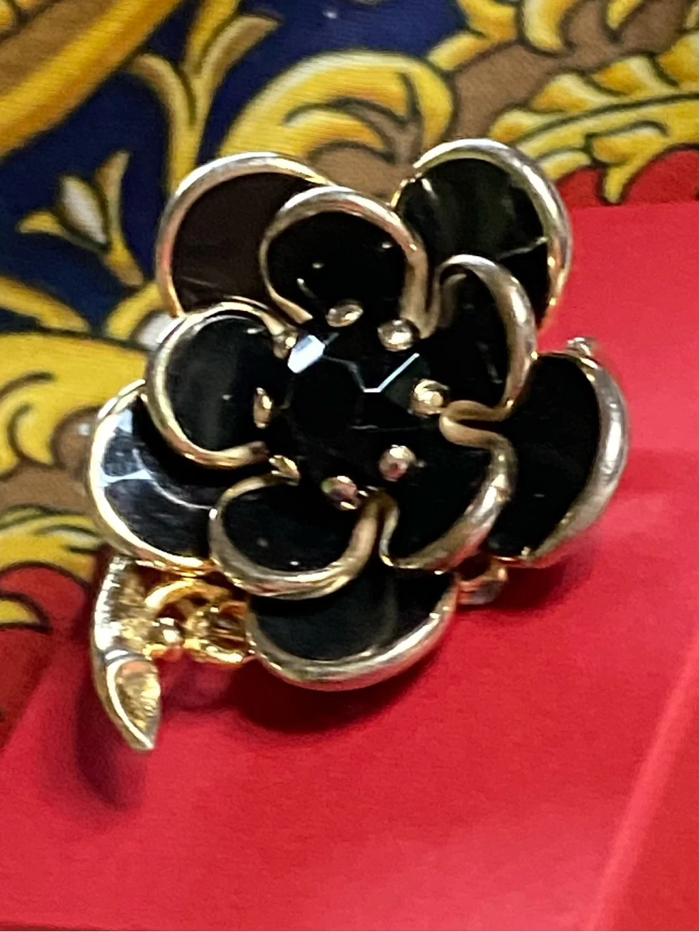 ✨Gold-Tone Black Flower Statement Broch ✨